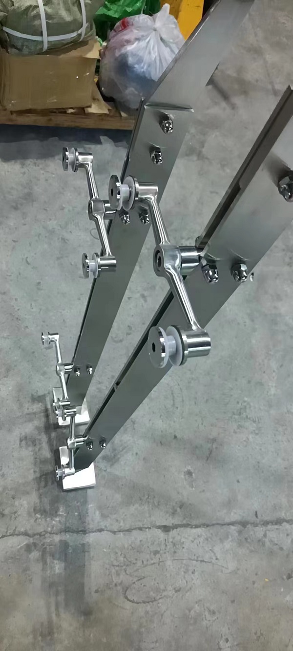 304不銹鋼欄桿配鐵底板焊口爆裂怎么辦？