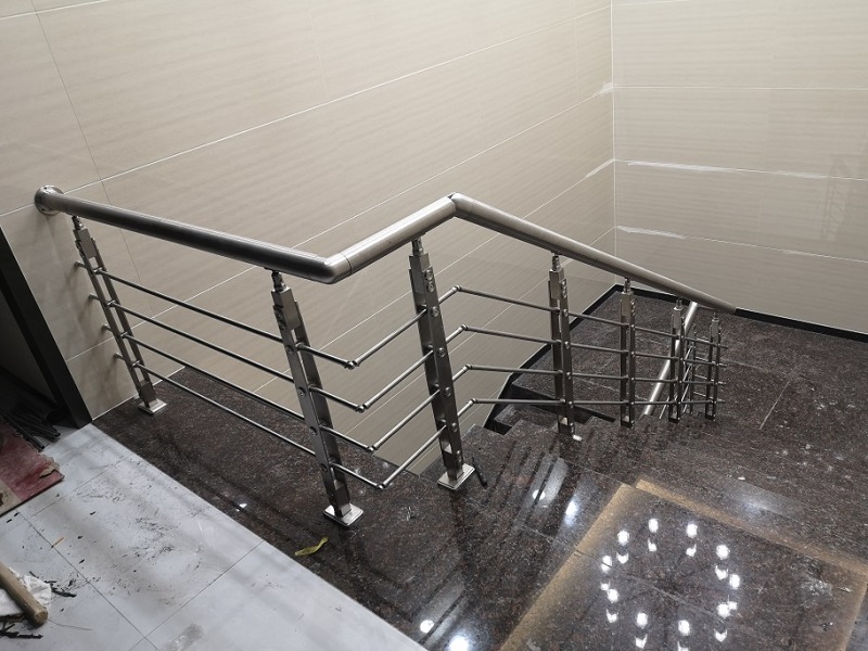 8057菱形拉絲不銹鋼立柱 8057菱形拉絲不銹鋼立柱