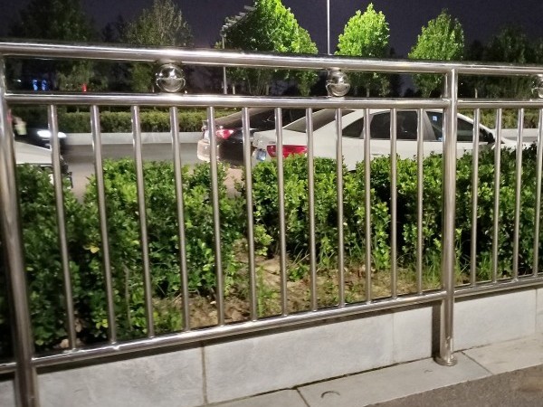 高鐵不銹鋼護(hù)欄 高鐵不銹鋼護(hù)欄