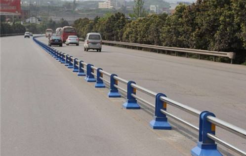 不銹鋼公路護(hù)欄