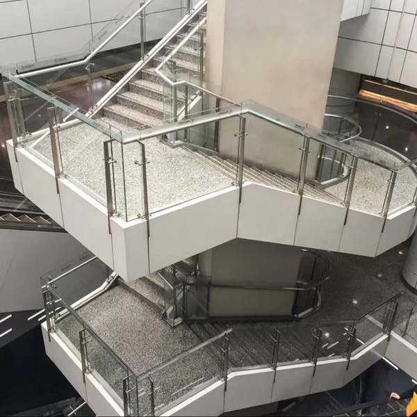 怎么測量不銹鋼玻璃扶手的玻璃尺寸