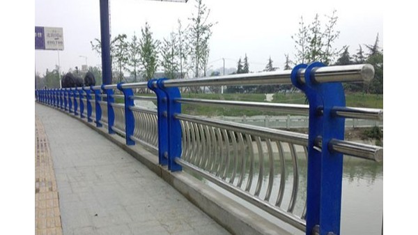 不銹鋼橋梁防護(hù)欄 不銹鋼橋梁防護(hù)欄