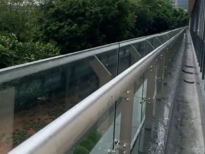 不銹鋼玻璃護(hù)欄