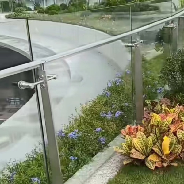 公園不銹鋼玻璃護(hù)欄 公園不銹鋼玻璃護(hù)欄