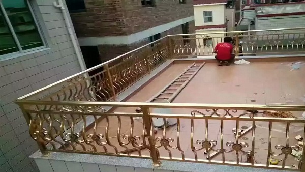 陽臺(tái)不銹鋼護(hù)欄每天都響是不是熱脹冷縮的原因？