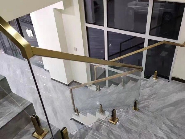 彩色不銹鋼玻璃護(hù)欄