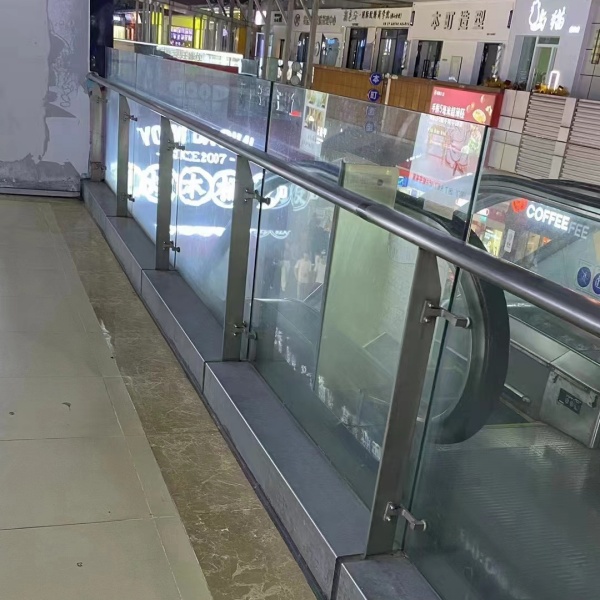 商場(chǎng)不銹鋼玻璃護(hù)欄 商場(chǎng)不銹鋼玻璃護(hù)欄