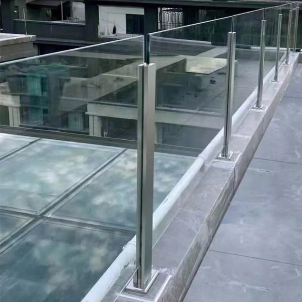 卡槽立柱玻璃護(hù)欄 卡槽立柱玻璃護(hù)欄