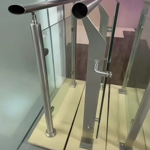 不銹鋼玻璃護欄款式 不銹鋼玻璃護欄款式