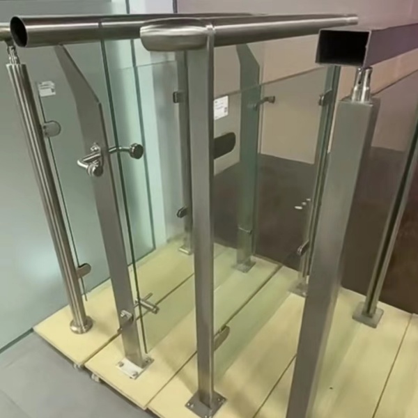 卡玻璃不銹鋼護欄 卡玻璃不銹鋼護欄