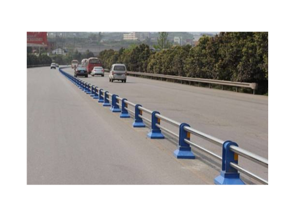 不銹鋼道路護(hù)欄原來(lái)有這么多用處