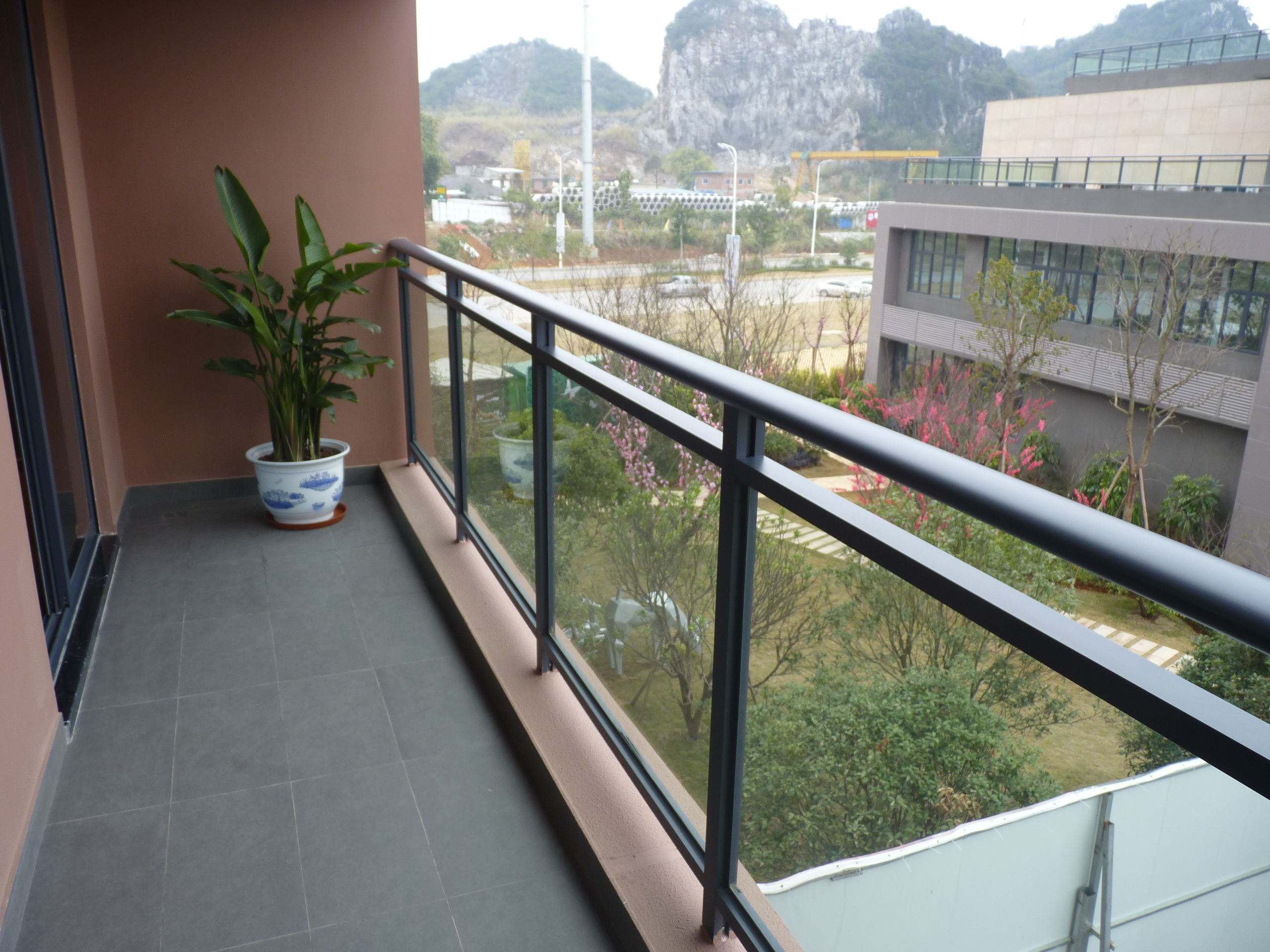 不銹鋼護(hù)欄圍欄的間距你知道多少？