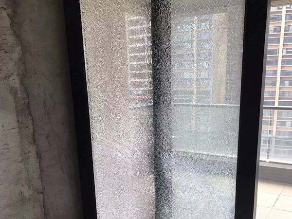 陽臺玻璃不銹鋼護欄不知道怎么設(shè)計？看看這些案例再決定