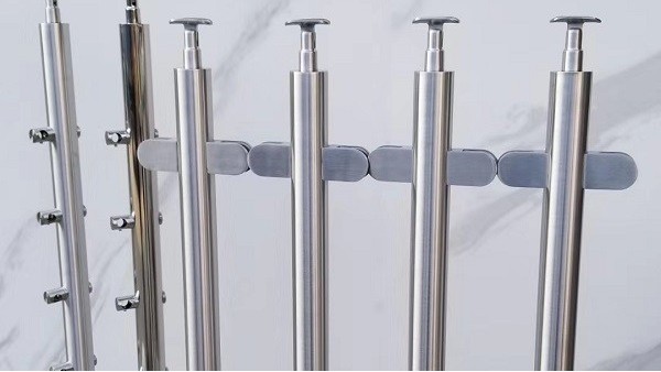 8069不銹鋼圓管拉絲立柱