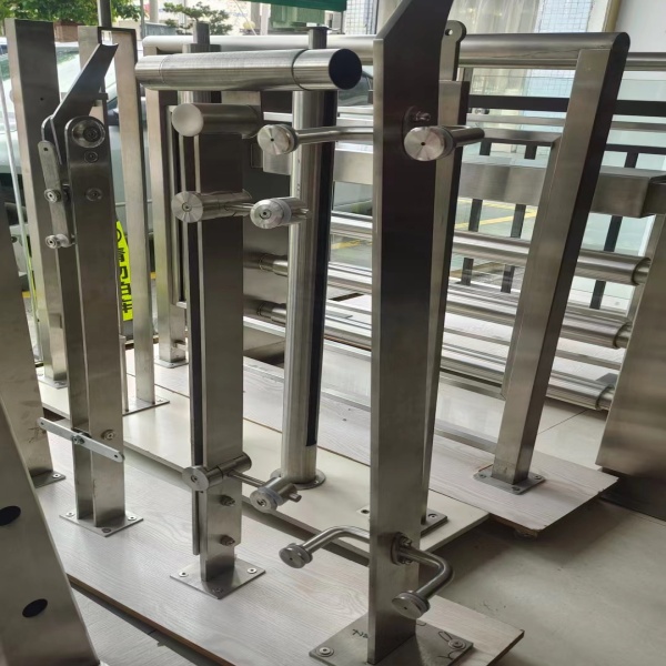 不銹鋼卡玻璃立柱 不銹鋼卡玻璃立柱