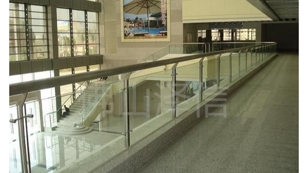 高鐵站不銹鋼護(hù)窗欄桿 高鐵站不銹鋼護(hù)窗欄桿