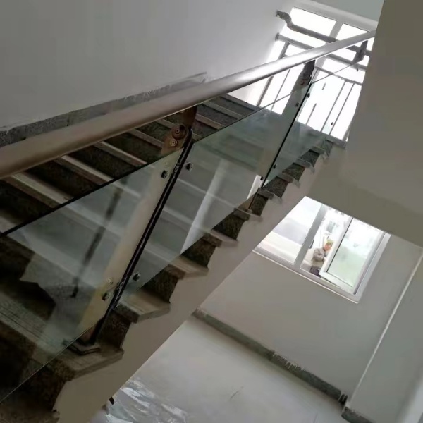 不銹鋼卡玻璃立柱 不銹鋼卡玻璃立柱