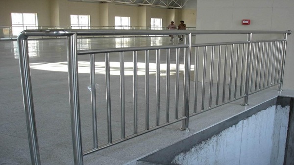 室內(nèi)不銹鋼安全欄桿 室內(nèi)不銹鋼安全欄桿