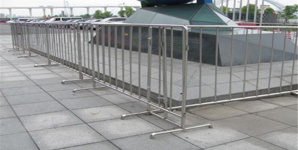 不銹鋼鐵馬護(hù)欄廠家常備哪些規(guī)格型號(hào)？