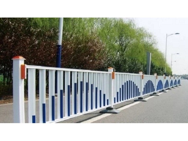 道路不銹鋼護欄為何總是藍白配色？