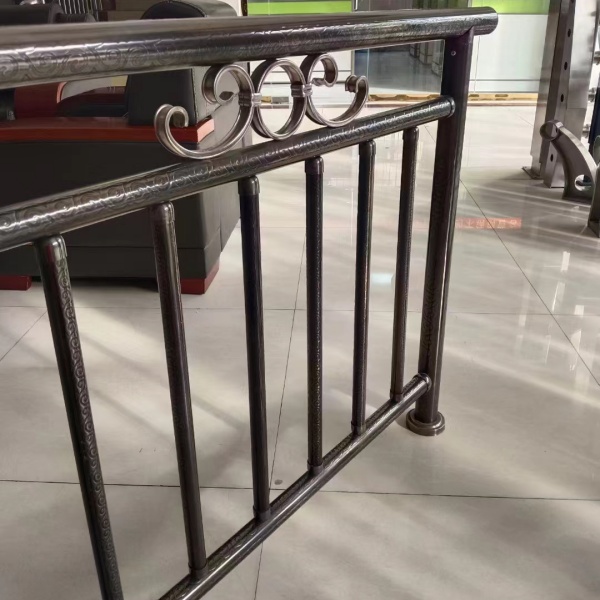 黑鈦不銹鋼護(hù)欄