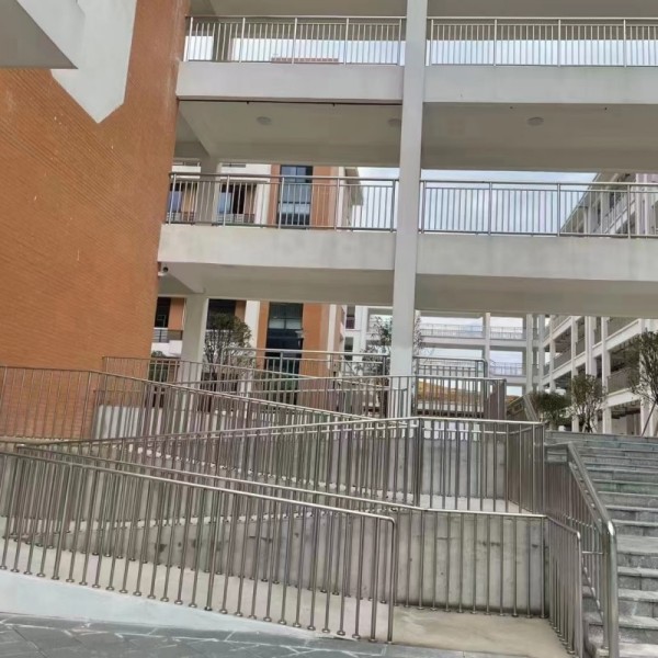 304不銹鋼學校護欄