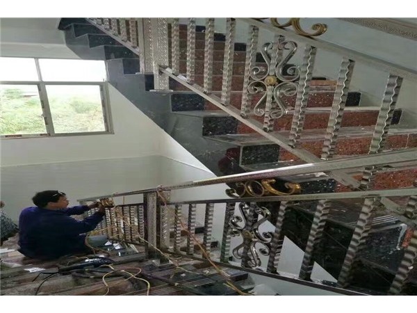 不銹鋼護(hù)欄、樓梯扶手安裝攻略你收藏了嗎？