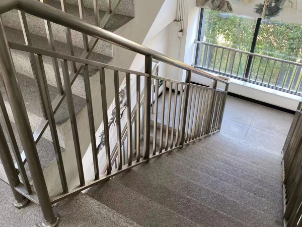 不銹鋼護窗欄桿