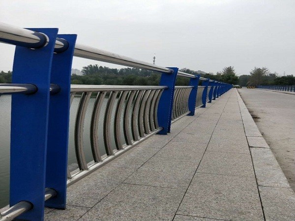 河道不銹鋼護(hù)欄定制加工 河道不銹鋼護(hù)欄定制加工