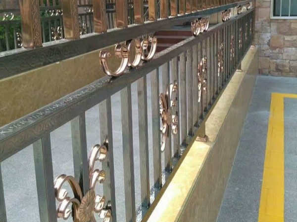 不銹鋼護(hù)欄生銹了怎么辦？