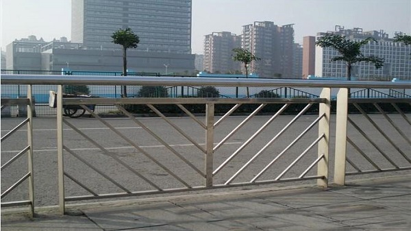 不銹鋼道路防護欄桿 不銹鋼道路防護欄桿