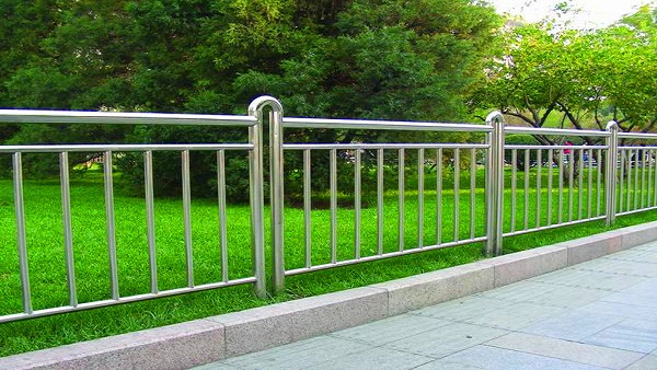公園不銹鋼防護欄桿價格 公園不銹鋼防護欄桿價格