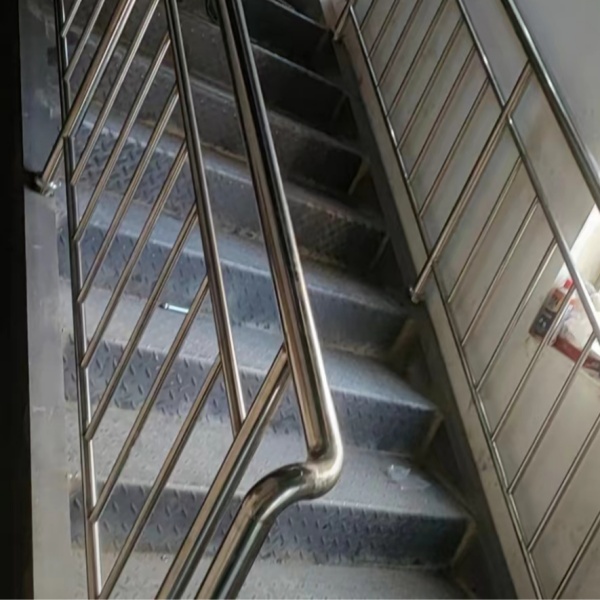 常見的不銹鋼扶手的切割方法及注意事項