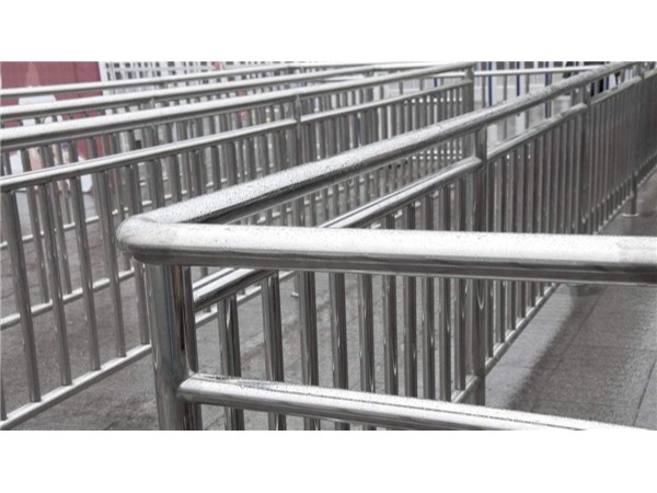 不銹鋼護欄欄桿配件包括什么？