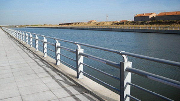 維護(hù)和保養(yǎng)不銹鋼護(hù)欄時(shí)應(yīng)注意哪些問(wèn)題?