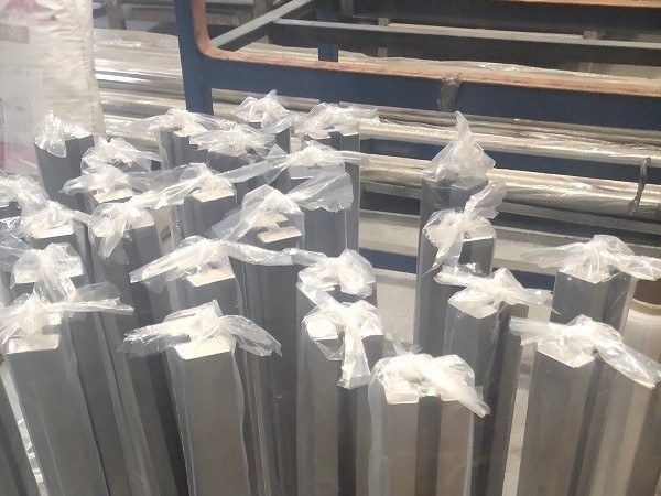 不銹鋼立柱廠家喜師傅可定制加工內卡槽立柱